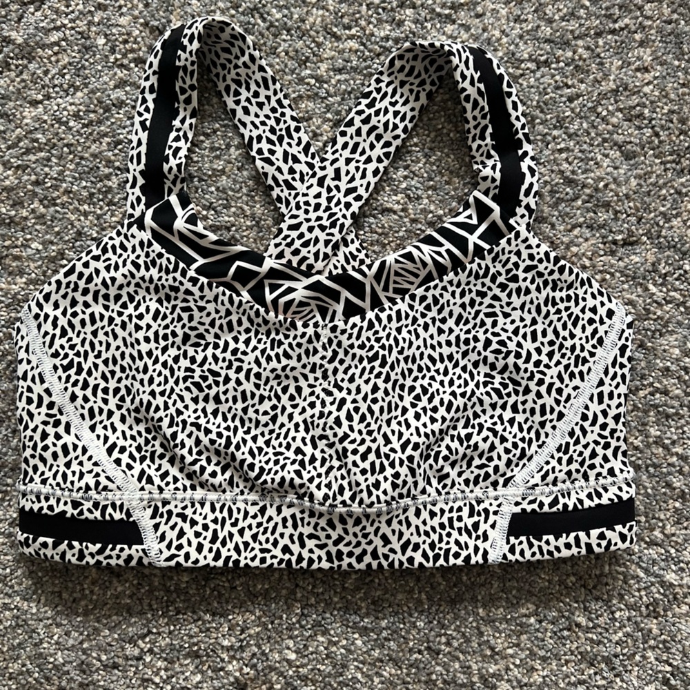 Lululemon sport bra size 6